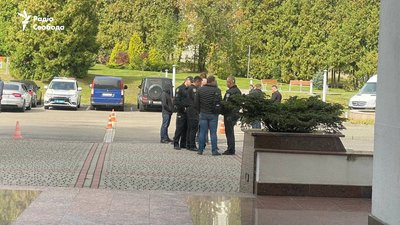 У Трускавці готуються до зустрічі партії "Слуга народу": перевіряють готель та територію У Трускавці готуються до зустрічі партії "Слуга народу": перевіряють готель та територію