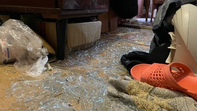 "В коридорі уламки, на ліжку, всюди": хвиля від ракетного удару пошкодила будинки в Одесі "В коридорі уламки, на ліжку, всюди": хвиля від ракетного удару пошкодила будинки в Одесі