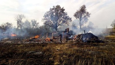 У селі на Чернігівщині через пожежу сухої трави вщент згоріли 7 будівель