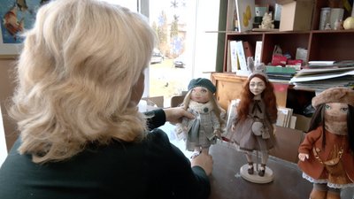 Майстриня Зоя Шишковська створює портретні ляльки Майстриня Зоя Шишковська створює портретні ляльки