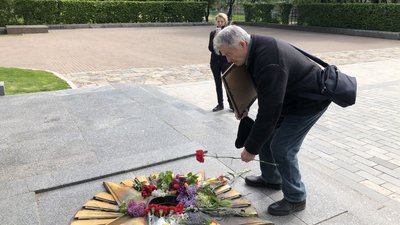 У Полтаві покладали квіти до Меморіалу Солдатської слави У Полтаві покладали квіти до Меморіалу Солдатської слави