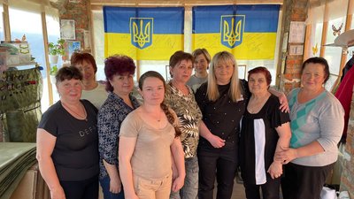 "За два дні напекли понад двісті штук". Сумський "підрозділ фей" пече паски для захисників "За два дні напекли понад двісті штук". Сумський "підрозділ фей" пече паски для захисників