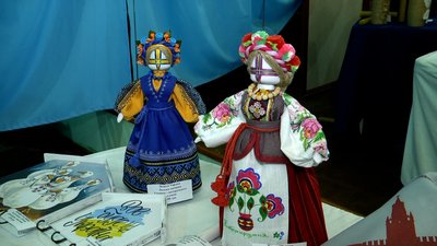 Культурний фронт у тилу: у Житомирі майстри продають вироби, аби зібрати гроші для ЗСУ Культурний фронт у тилу: у Житомирі майстри продають вироби, аби зібрати гроші для ЗСУ