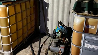 У Конотопі на Сумщині виявили нелегальну автозаправку У Конотопі на Сумщині виявили нелегальну автозаправку