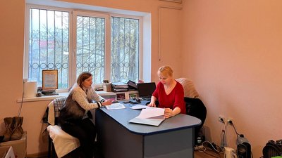 Оксана працює у благодійному фонді Оксана працює у благодійному фонді