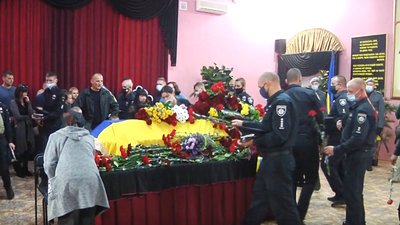 Херсон попрощався із Олександром Клевцем - курсантом, який загинув у авіакатастрофі АН-26 Херсон попрощався із Олександром Клевцем - курсантом, який загинув у авіакатастрофі АН-26
