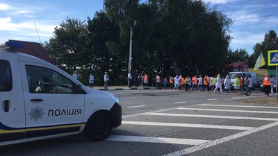 На Львівщині працівники психіатричної лікарні перекривають дорогу: вимагають виплату зарплати На Львівщині працівники психіатричної лікарні перекривають дорогу: вимагають виплату зарплати