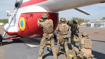 Захопили гелікоптер з заручниками: СБУ провела антитерористичні навчання в аеропорті "Ужгород"