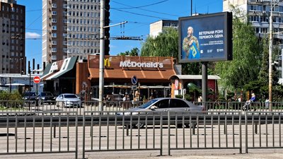 Тюльпани, фонтан, війна. Один з мікрорайонів Дніпра — у фоторепортажі Тюльпани, фонтан, війна. Один з мікрорайонів Дніпра — у фоторепортажі