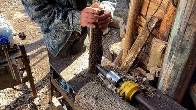 "Не думала, що воно поїде": на прикордонні Чернігівщини чоловік зібрав автомобіль з металолому "Не думала, що воно поїде": на прикордонні Чернігівщини чоловік зібрав автомобіль з металолому
