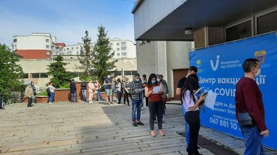 За минулу добу на Тернопільщині від COVID-19 вакцинували 3 304 особи