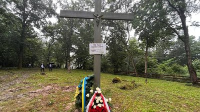 Хрест на кладовищі в селі Пужники Хрест на кладовищі в селі Пужники