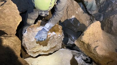 На шляху спелеологам доводилося прибирати каміння