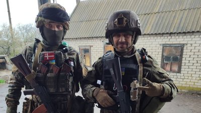 Олександр Назарук з побратимом