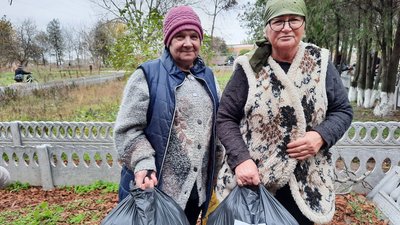 Прифронтове село. На Миколаївщині люди отримали продуктові набори та ковдри Прифронтове село. На Миколаївщині люди отримали продуктові набори та ковдри