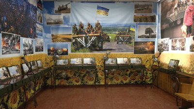 Музей «Блок-пост» на території військкомату , який допомагала створити Вікторія Музей «Блок-пост» на території військкомату , який допомагала створити Вікторія