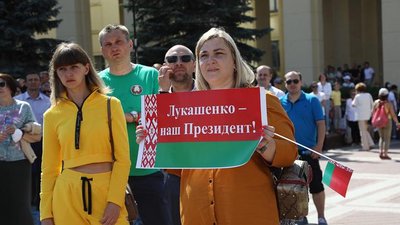 У Мінську розпочався марш "За свободу", Лукашенко прийшов на провладний мітинг