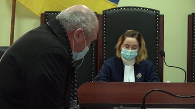 На Черкащині бабуся і мати судяться через дитину На Черкащині бабуся і мати судяться через дитину