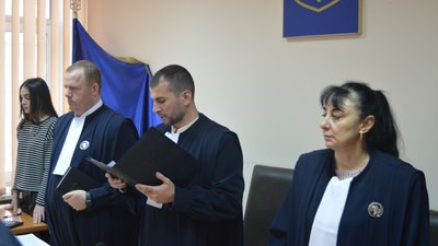 Роковини стрілянини на Південмаші: суд знову оголосив перерву у засіданні Роковини стрілянини на Південмаші: суд знову оголосив перерву у засіданні