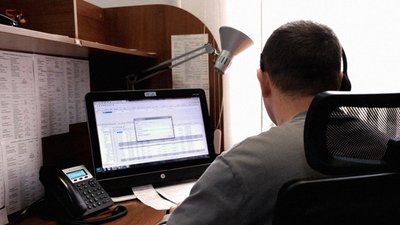 Як працюють енергетики та оператори Чернівціобленерго Як працюють енергетики та оператори Чернівціобленерго