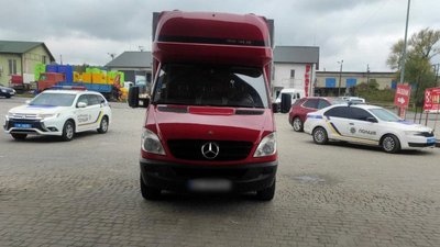 Бус під колеса якого потрапила шестирічна дівчинка у Ковелі. Дитина померла у лікарні