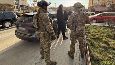 підозрювані, вимагання, затримання