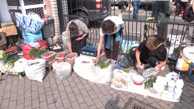 Торгівля за межами ринку: як карають порушників у Луцьку Торгівля за межами ринку: як карають порушників у Луцьку