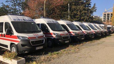 Близько 15 виїздів на день мають водії швидкої медичної допомоги Близько 15 виїздів на день мають водії швидкої медичної допомоги