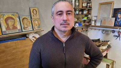 Завдяки пензлю та уяві. У Миколаєві художник створює мініатюри з янголами та пише ікони Завдяки пензлю та уяві. У Миколаєві художник створює мініатюри з янголами та пише ікони