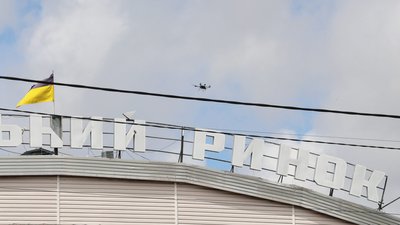 Дрон у середмісті Херсона