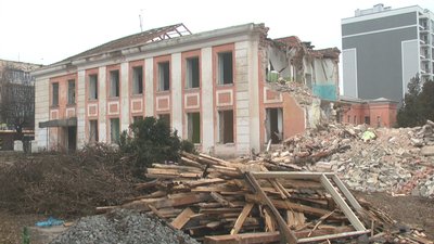 Наразі на будівлю водолікарні суд наклав арешт, тож там будь-які будівельні роботи зараз не ведуться. Фото: Суспільне. Поділля. Наразі на будівлю водолікарні суд наклав арешт, тож там будь-які будівельні роботи зараз не ведуться. Фото: Суспільне. Поділля.