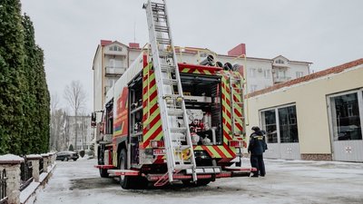 Тернопільські рятувальники отримали сучасні пожежні автомобілі