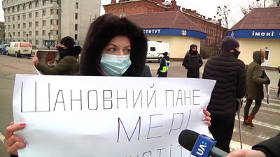 У Житомирі жителі будинків на вулиці Героїв Десантників знову вийшли на протест проти забудови У Житомирі жителі будинків на вулиці Героїв Десантників знову вийшли на протест проти забудови