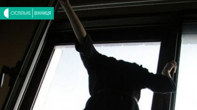 У Вінниці 21-річна дівчина випала з шостого поверху