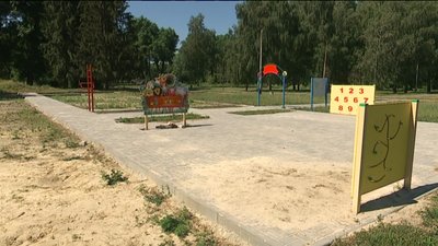 Спортивний майданчик для людей з інвалідністю в Сумах покинули недоробленим