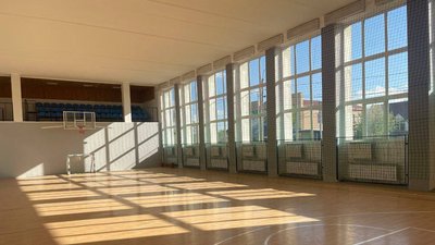 У Макарові відремонтували спортшколу, яку пошкодили російські обстріли