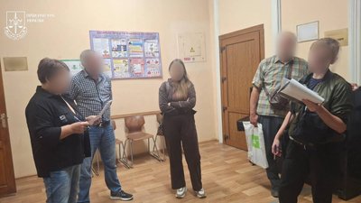 Лікар, медсестра, затримання, діагнози, інвалідність