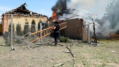На Запоріжжі внаслідок російських обстрілів під завалами опинилися двоє людей — ДСНС