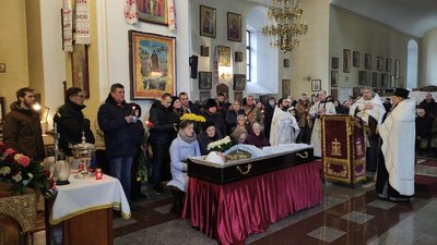"Дуже сумую за ним": у Полтаві попрощалися із Іллею Левченком, який загинув на Донеччині