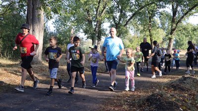 "Забіг у Топольках". В Олександрійській громаді на Кіровоградщині влаштували благодійний марафон "Забіг у Топольках". В Олександрійській громаді на Кіровоградщині влаштували благодійний марафон