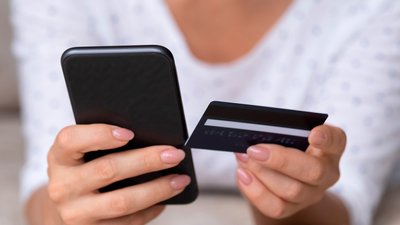 У Прилуках на Чернігівщині псевдобанкір ошукав жінку на понад 100 тисяч гривень