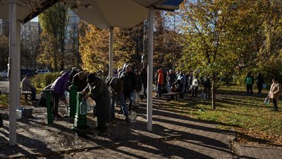 Бювети і підвезення води: як столиця готується до тривалих перебоїв із водопостачанням