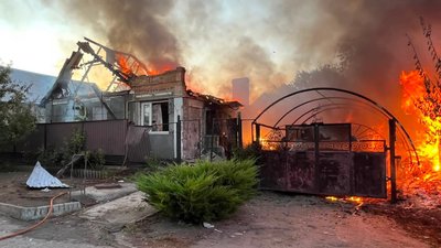 обстріли 16 серпня, Дніпропетровщина, горить будинок, пожежа через удар РФ