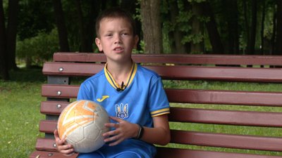 9-річний львів'янин зібрав гроші на позашляховик для військових 9-річний львів'янин зібрав гроші на позашляховик для військових