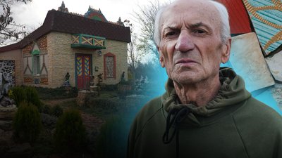 Будинок-писанка у розбитому селі