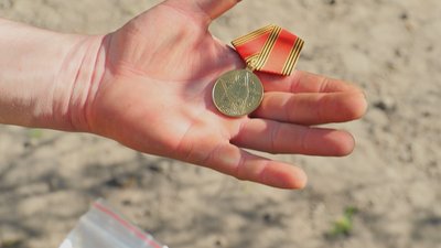 На Чернігівщині чоловік зміг вибратися з могили після того, як його розстріляли росіяни На Чернігівщині чоловік зміг вибратися з могили після того, як його розстріляли росіяни