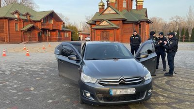 Дрифтувала та пошкодила два автомобілі. У Дніпрі затримали водійку, яка з дитиною в салоні кермувала ймовірно напідпитку