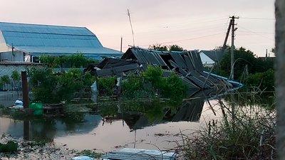 Будинок Олени Романюк у воді. Підрив Каховської ГЕС. Херсонщина, Білозерка Будинок Олени Романюк у воді. Підрив Каховської ГЕС. Херсонщина, Білозерка