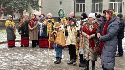На Тернопільщині провели фестиваль колядників "Різдвяний промінь перемоги"