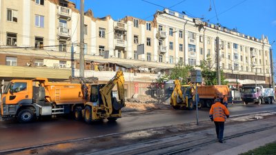 Ракетний удару по Дніпру: день по тому. Що відбувається на місці — фоторепортаж Ракетний удару по Дніпру: день по тому. Що відбувається на місці — фоторепортаж